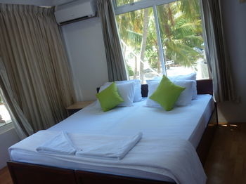 Batuta Maldives Surf View Hotel Thulusdhoo Ngoại thất bức ảnh